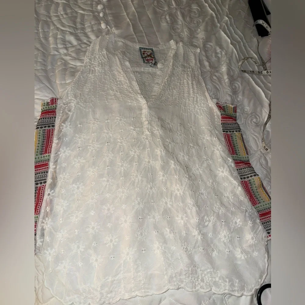Johnny Was Turia White Embroidered Eyelet Boho Tank Top Medium Excellent - Picture 16 of 17